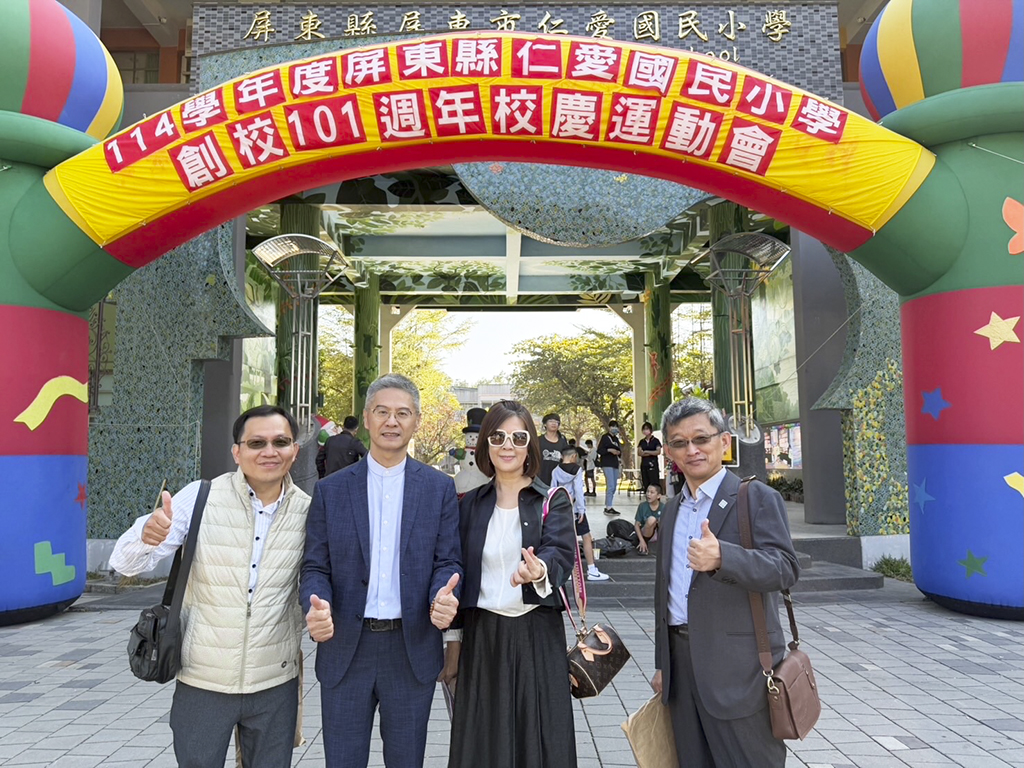 龍達化粧品 林相達總經理 艿葳副董 於屏東仁愛國小運動會與校方合影