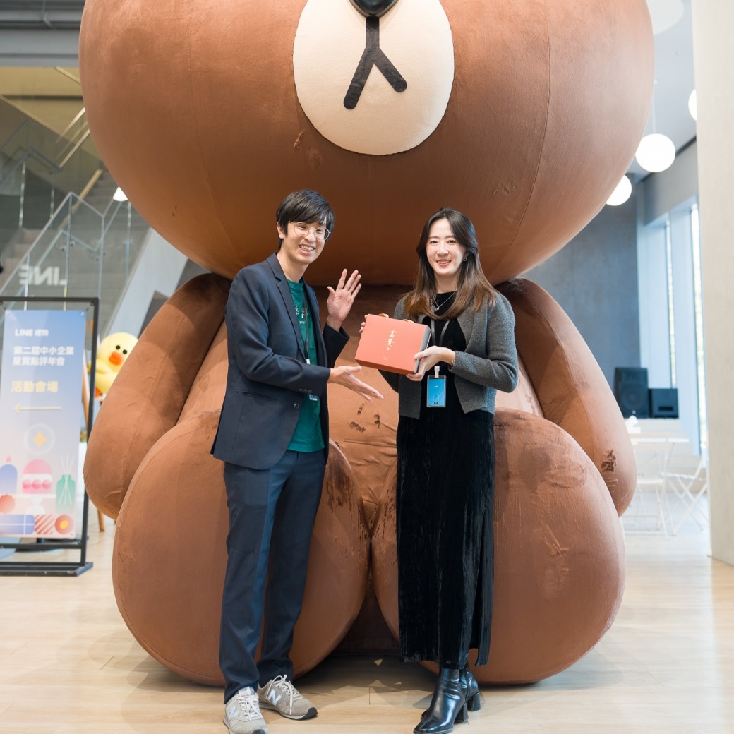 LINE禮物 粹淬 與熊大合影