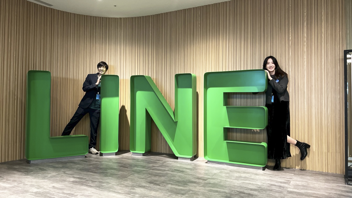 LINE禮物 潛力之星商家 Vivien總監與粹淬團隊合影