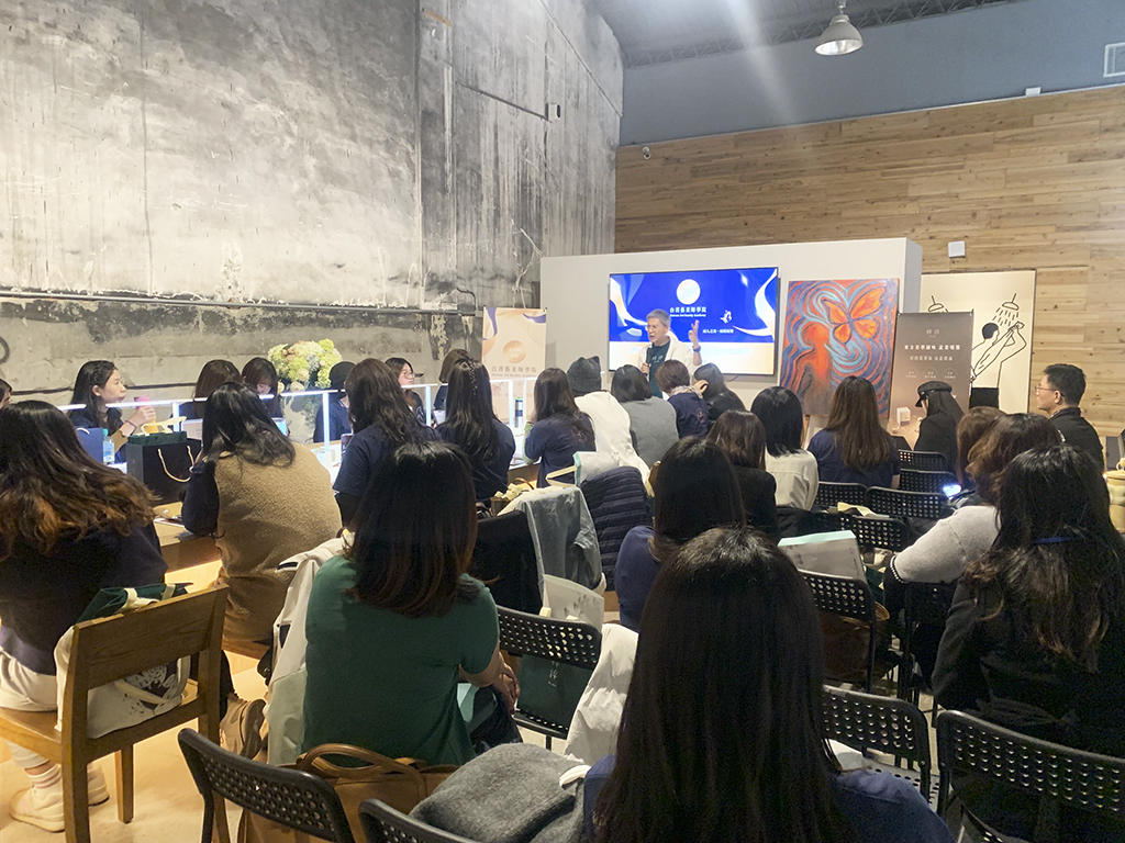 A&B美肌顧問師研習營 台灣藝美師 林相達總經理上課畫面