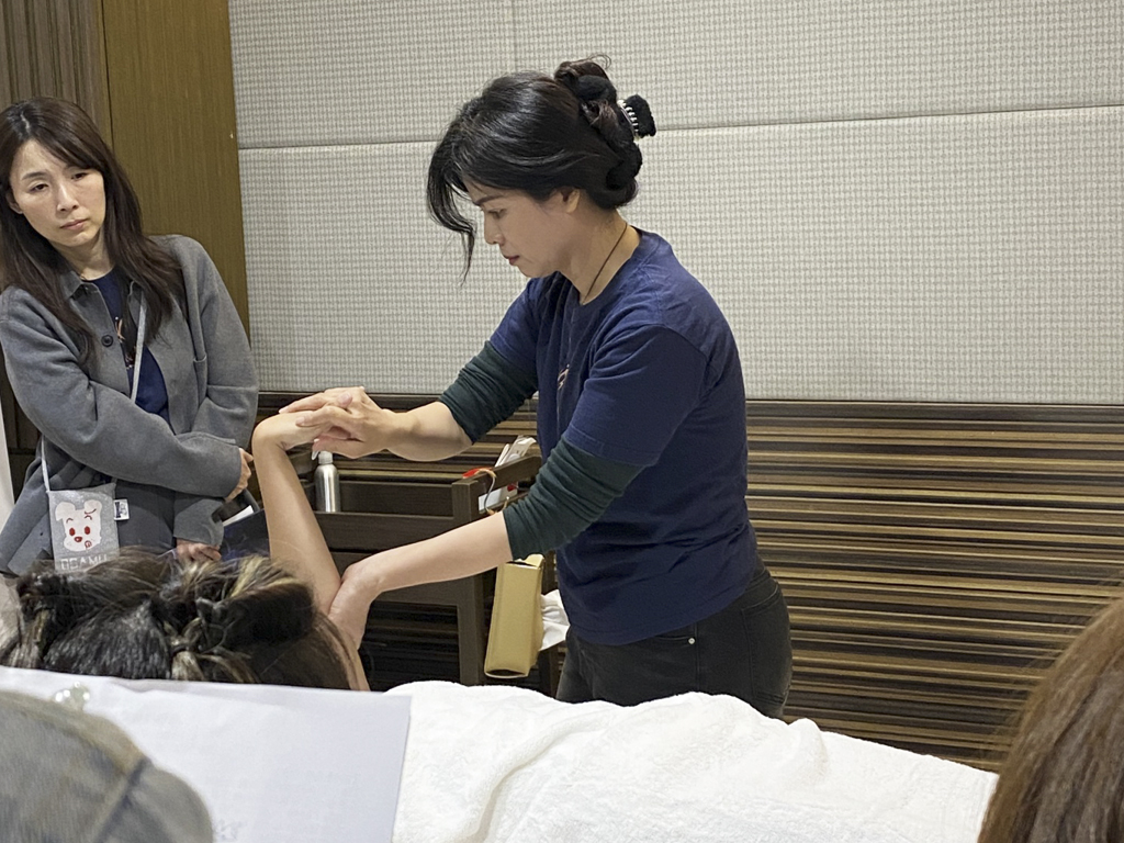 劉秀梅老師示範【八大關節手法】