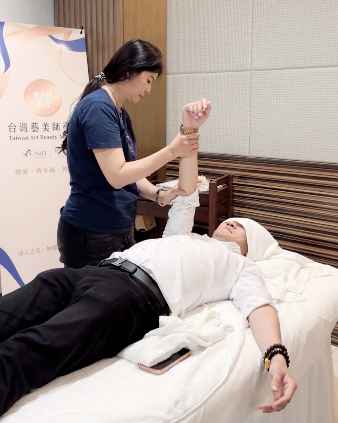 手法技能發表會 腹腔筋膜結構調整+骨盆結構調整實戰課 秀梅老師示範